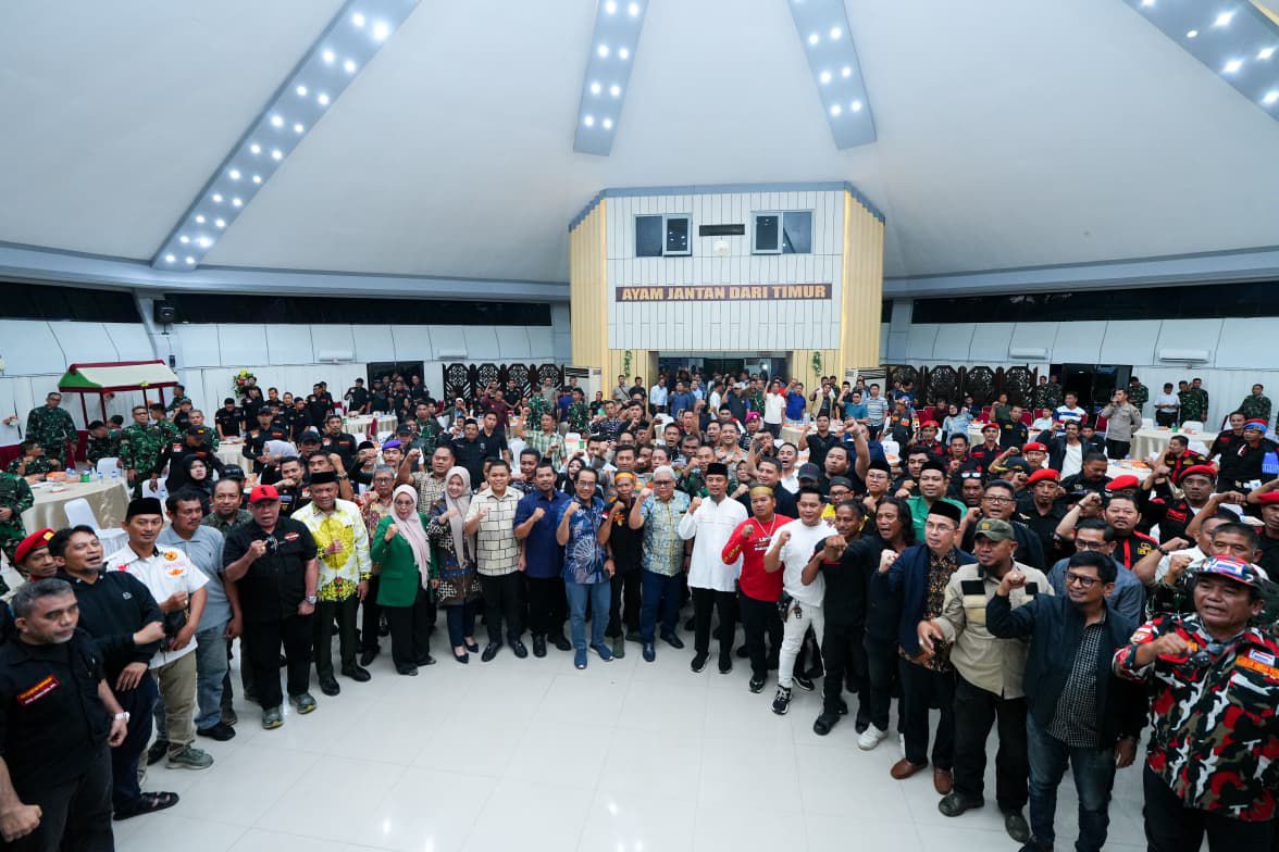 Gubernur Sulawesi Selatan, Andi Sudirman Sulaiman Menghadiri Deklarasi Damai yang Digelar di Makodam XIV Hasanuddin, Minggu (31/8/2025).