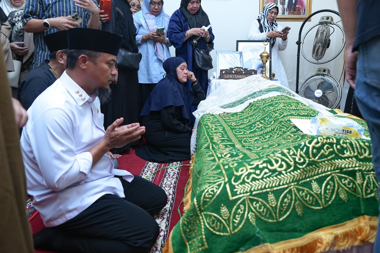 Gubernur Sulsel Sampaikan Duka Cita atas Wafatnya Prof Dr Paturungi Parawansa