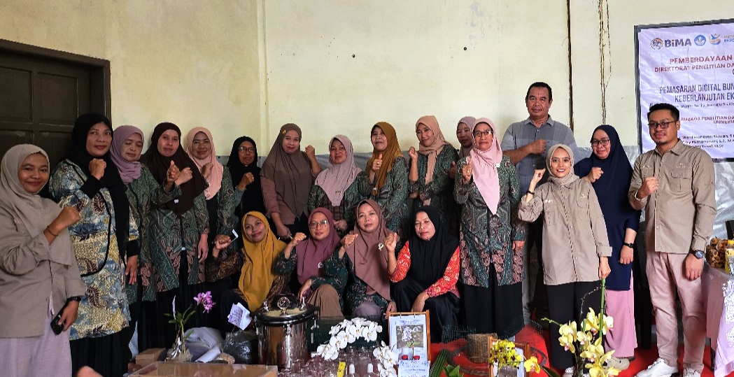 IMG 20250918 122214 Pengabdian Masyarakat UNM Dorong Pemasaran Digital Anggrek untuk Kelompok Wanita Tani di BantaengPengabdian Masyarakat UNM Dorong Pemasaran Digital Anggrek untuk Kelompok Wanita Tani di Bantaeng