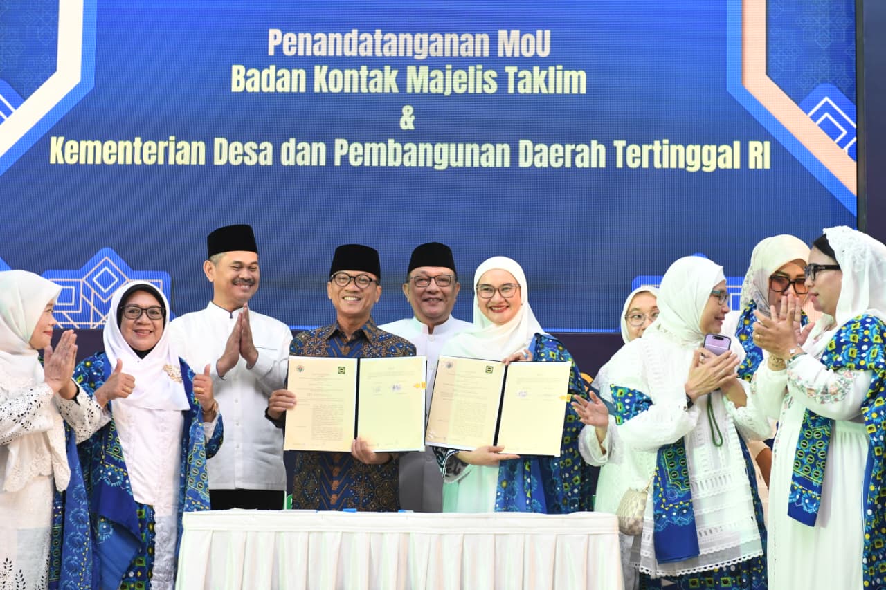Mendes Yandri Teken MoU Bersama Badan Kontak Majelis Taklim (BKMT)