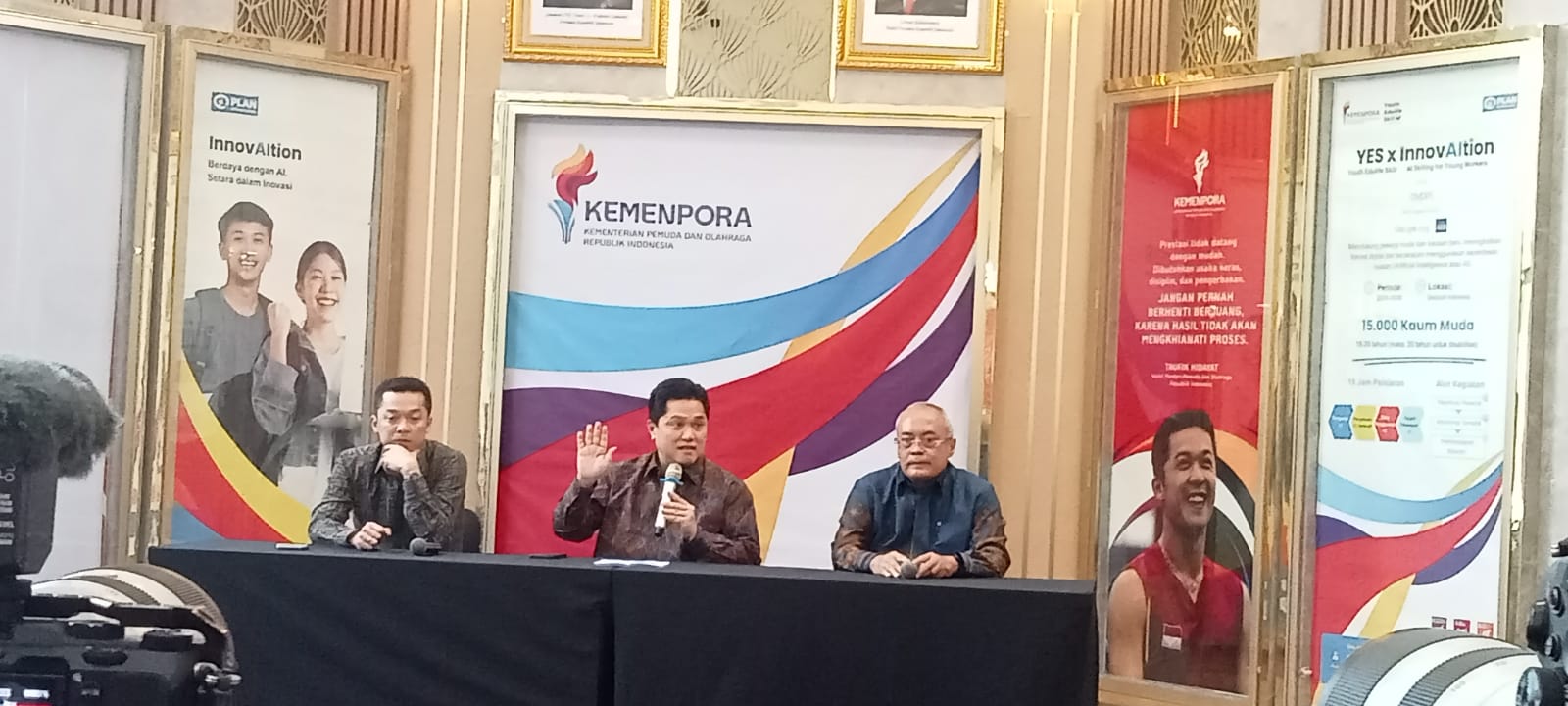Menteri Pemuda dan Olahraga, Erick Thohir Saat Konferensi Pers