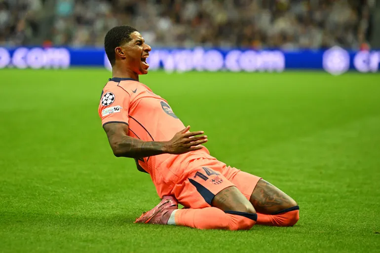 Pemain Barcelona, Marcus Rashford Saat Mencetak Gol ke Gawang Newcastle pada Laga Perdana Liga Champions 2025/2026