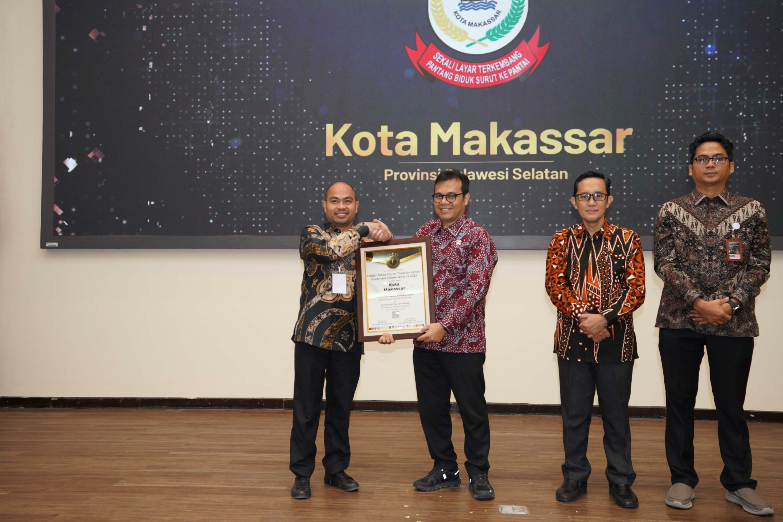 Pemkot Makassar Meraih Penghargaan Sebagai Salah Satu dari 10 Pemerintah Daerah Terbaik di Indonesia dalam Gajah Mada Digital Transformation Governance Index (GM-DTGI) Awards 2025