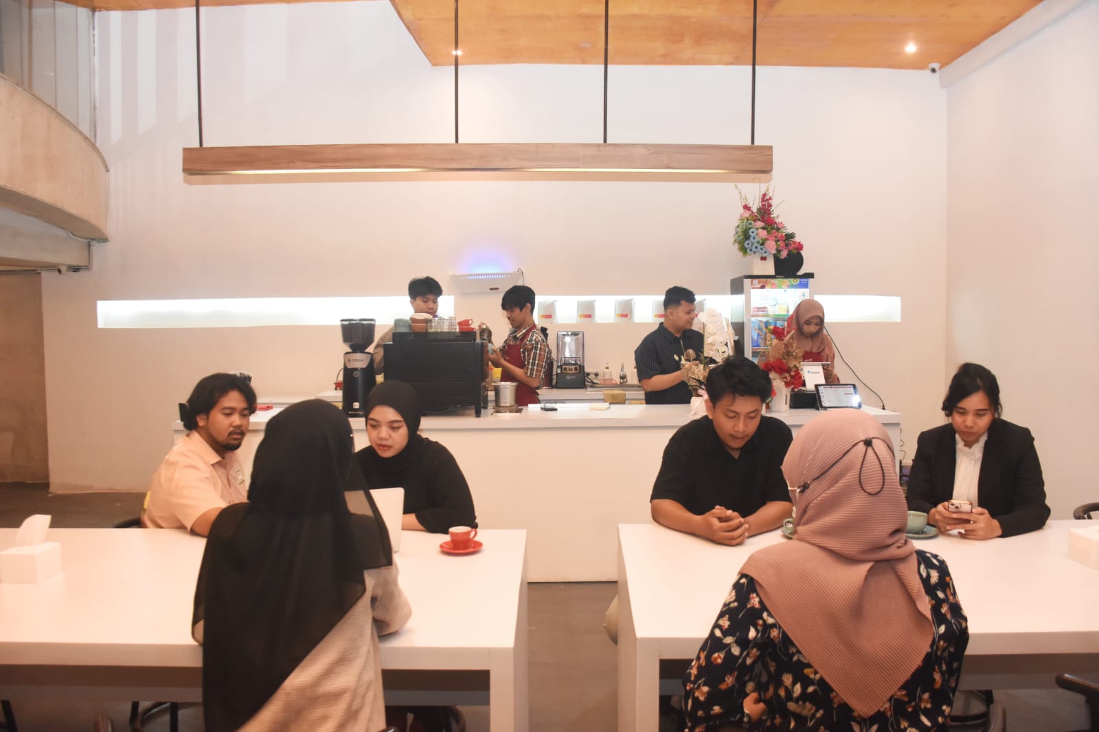 Rumah Makan Raja Tuna dan Cafe Kohibara Resmi Dibuka di Kota Makassar Pada Sabtu (13/9/2025).