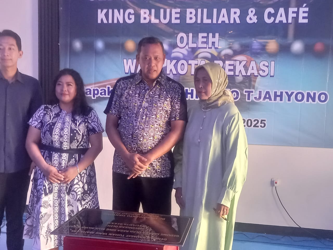 Wali Kota Bekasi Saat Menghadiri Peresmian Billiard King Blue & Cafe