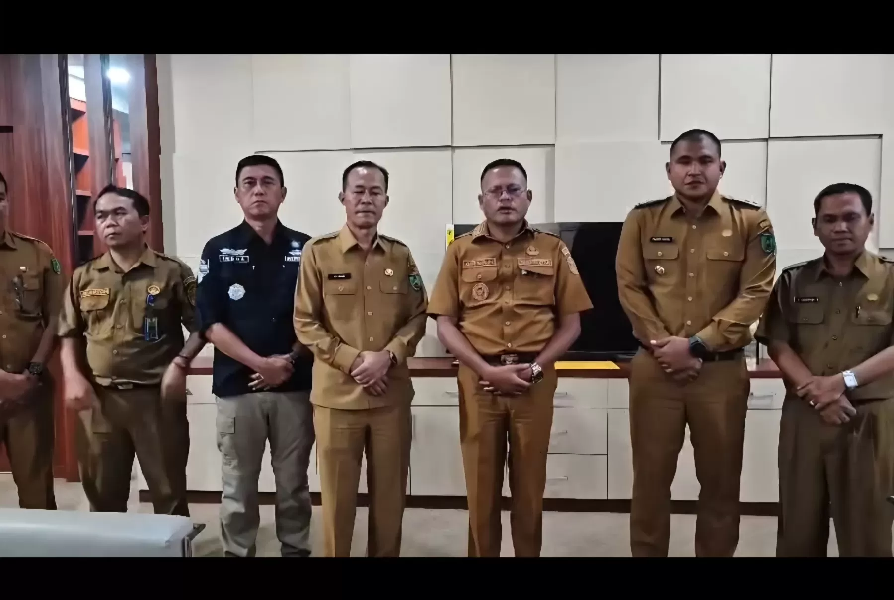 Wali Kota Prabumulih, Arlan Didampingi Jajarannya Mengklarifikasi Pencopotan Kepala Sekolah SMPN 1 Prabumulih