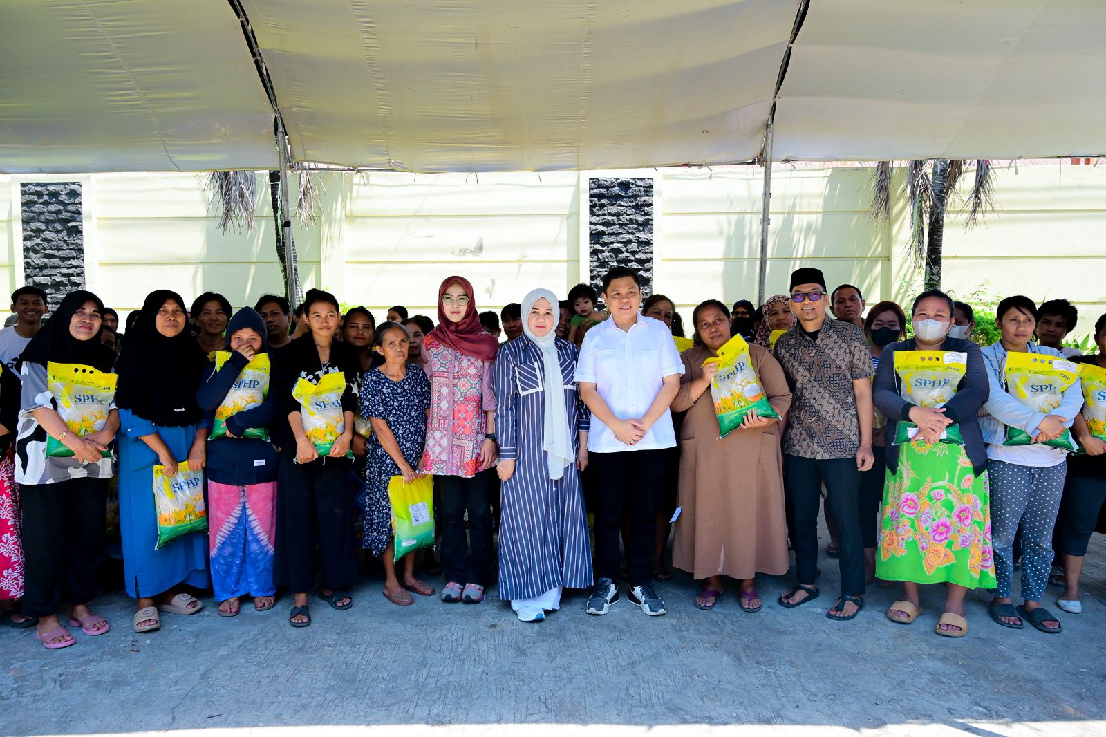 Wagub dan DPRD Sulsel Salurkan Beras Bagi Warga Terdampak Insiden Kebakaran