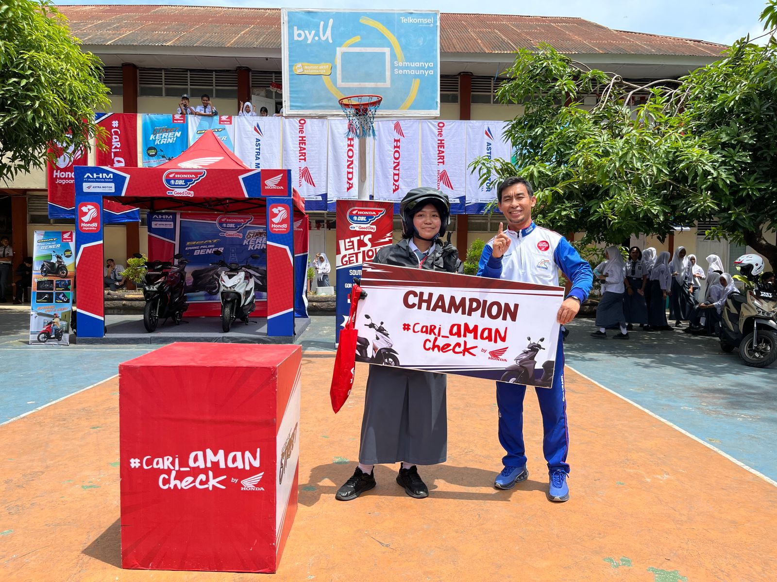 Roadshow Honda DBL di SMAN 2 Makassar Bangkitkan Antusiasme Pelajar