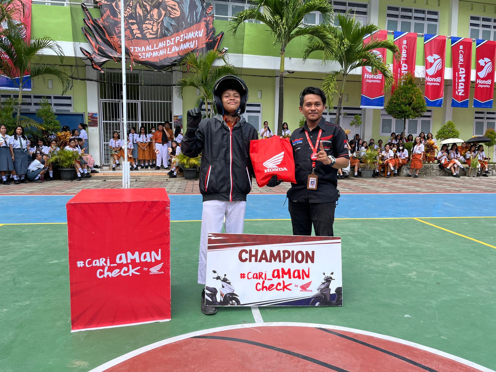 Honda DBL Roadshow di Makassar Jadi Wadah Edukasi Safety Riding bagi Siswa