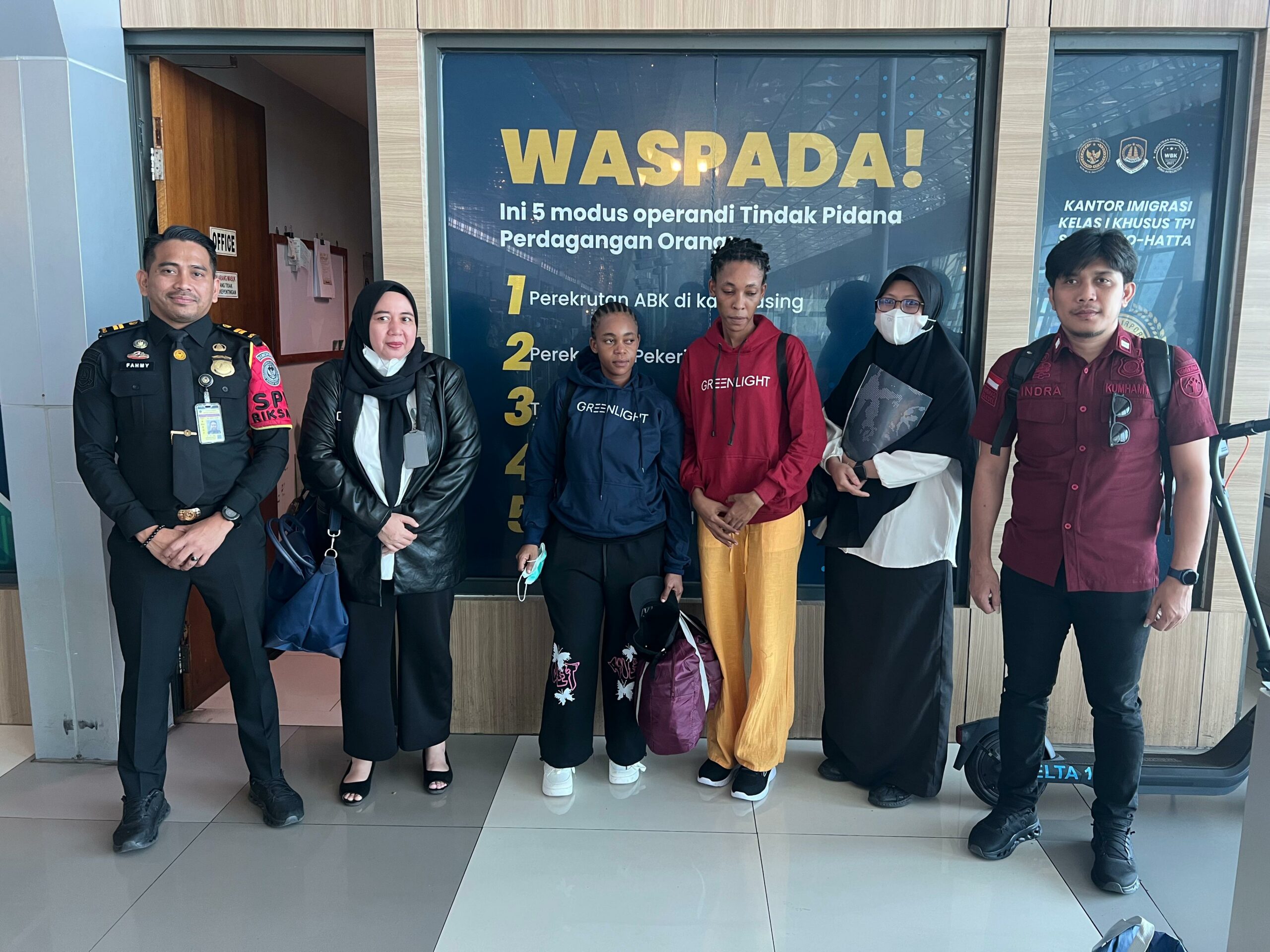 Setahun Didetensi, Dua WNA Tanzania Dipulangkan Rudenim Makassar Lewat Program AVR