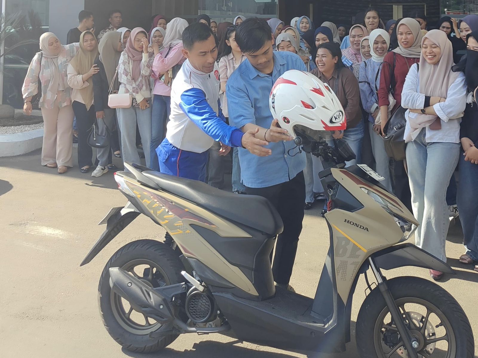 150 Karyawan PNM Ikuti Edukasi Safety Riding Asmo Sulsel di Makassar