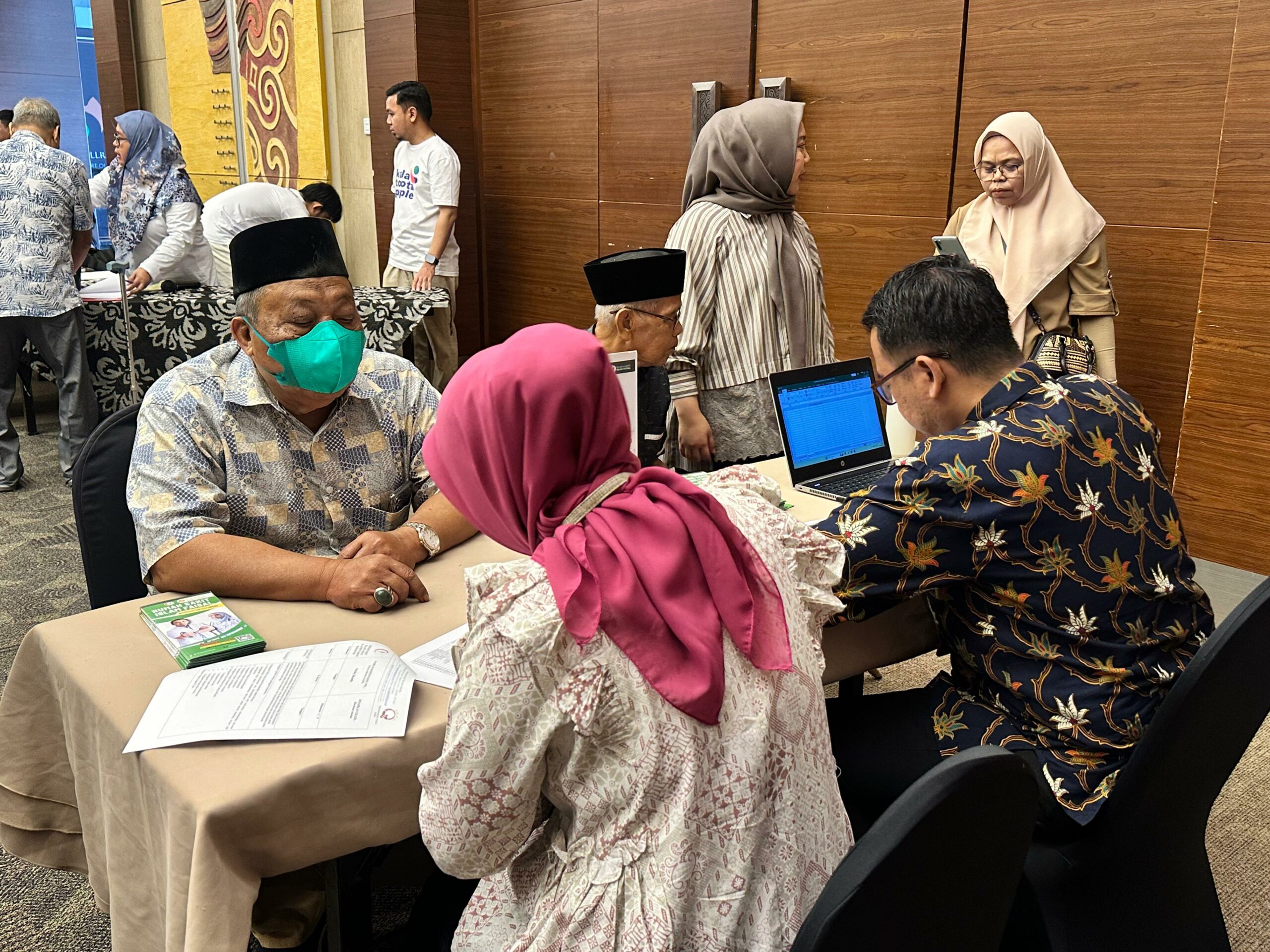 Kalla Toyota Gelar CSR Pemeriksaan Kesehatan Gratis bagi Purnabakti dan Masyarakat
