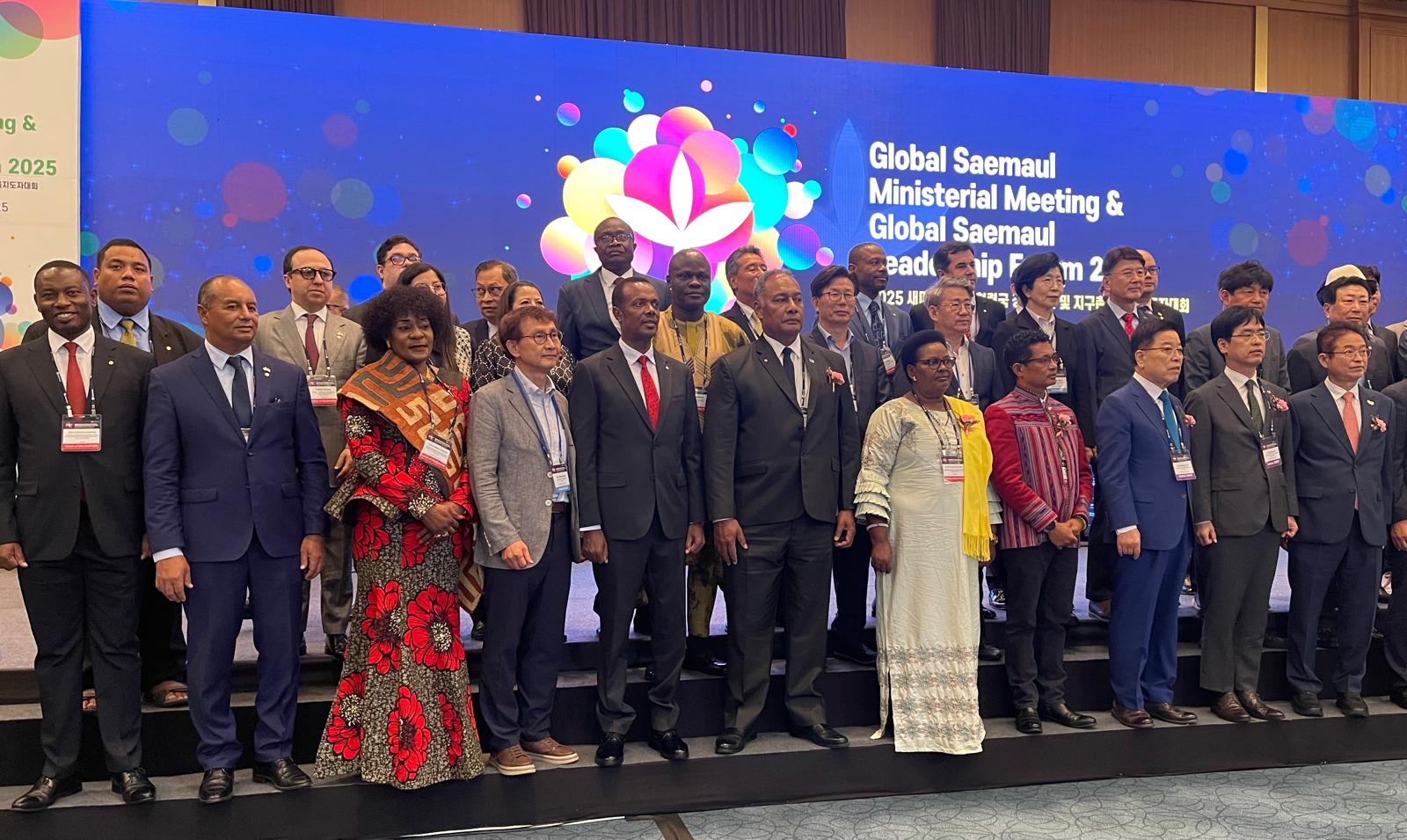Kemendes PDT Tegaskan Komitmen Pembangunan Desa Indonesia dalam Saemaul Leadership Forum di Korsel