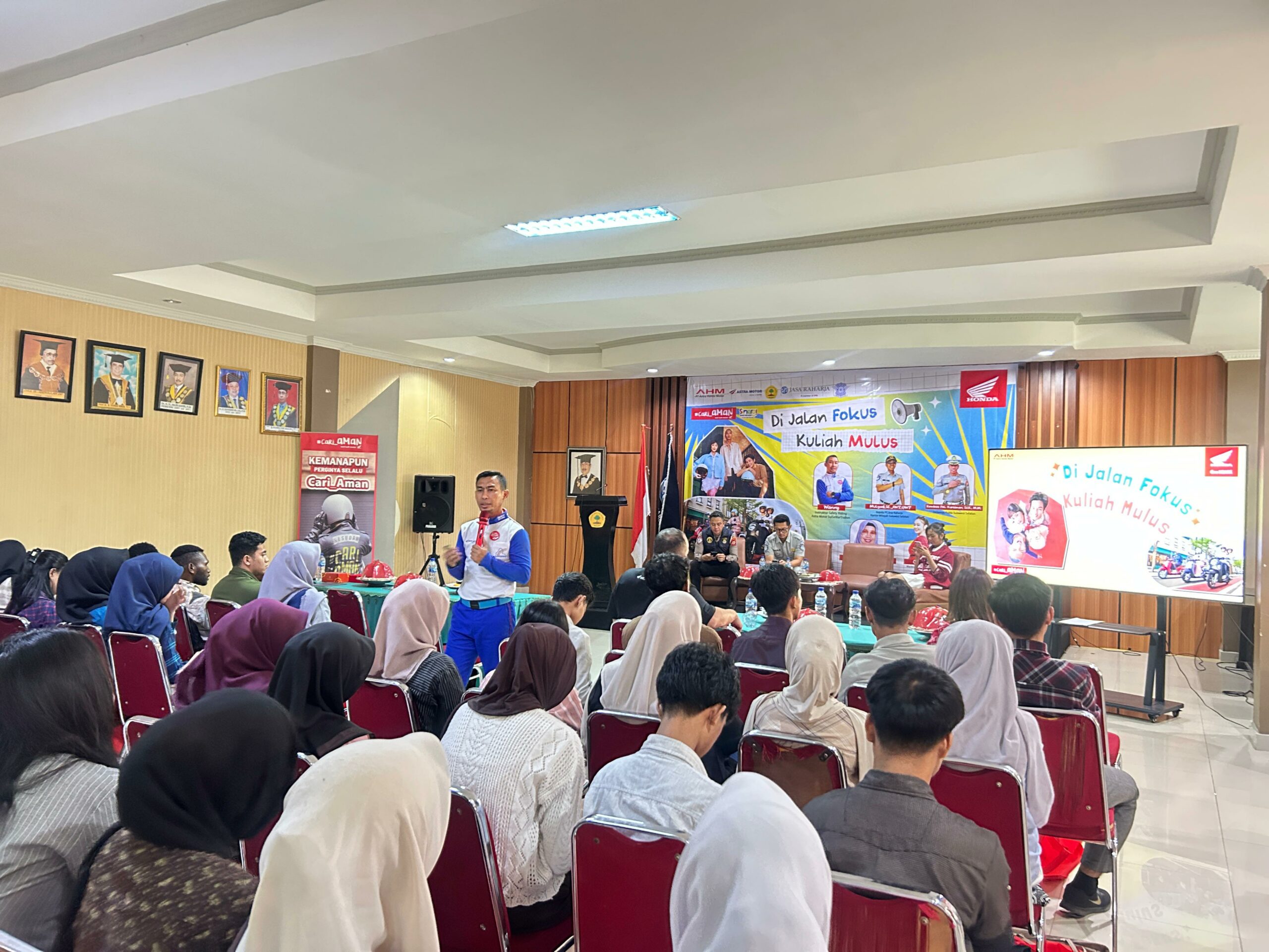 170 Mahasiswa STIEM Bongaya Ikuti Seminar “Di Jalan Fokus, Kuliah Mulus” Bersama Asmo Sulsel