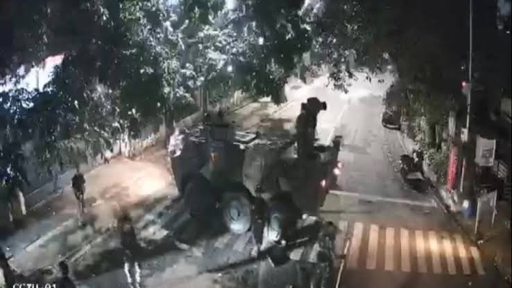 Bentrok Polisi-Kelompok Mahasiswa Pecah di Sekitar Kampus Unisba dan Unpas