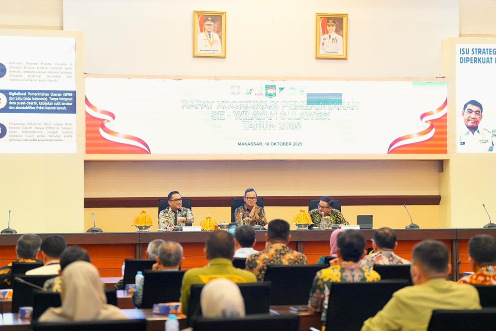 Wamendagri Tekankan Optimalisasi Belanja Daerah dan Inovasi PAD dalam Rakor Pemerintahan se-Sulawesi