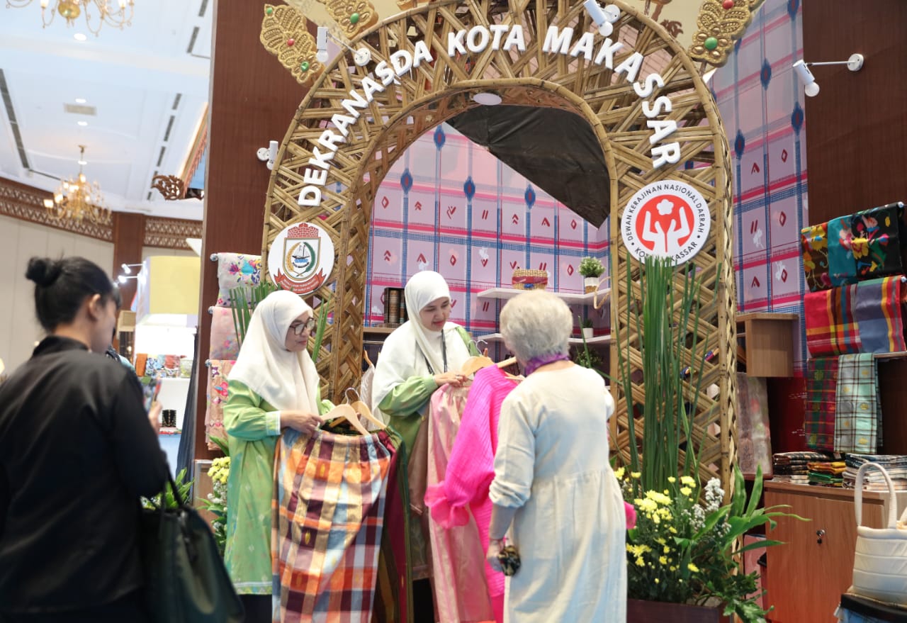 Booth Dewan Kerajinan Nasional Daerah (Dekranasda) Kota Makassar