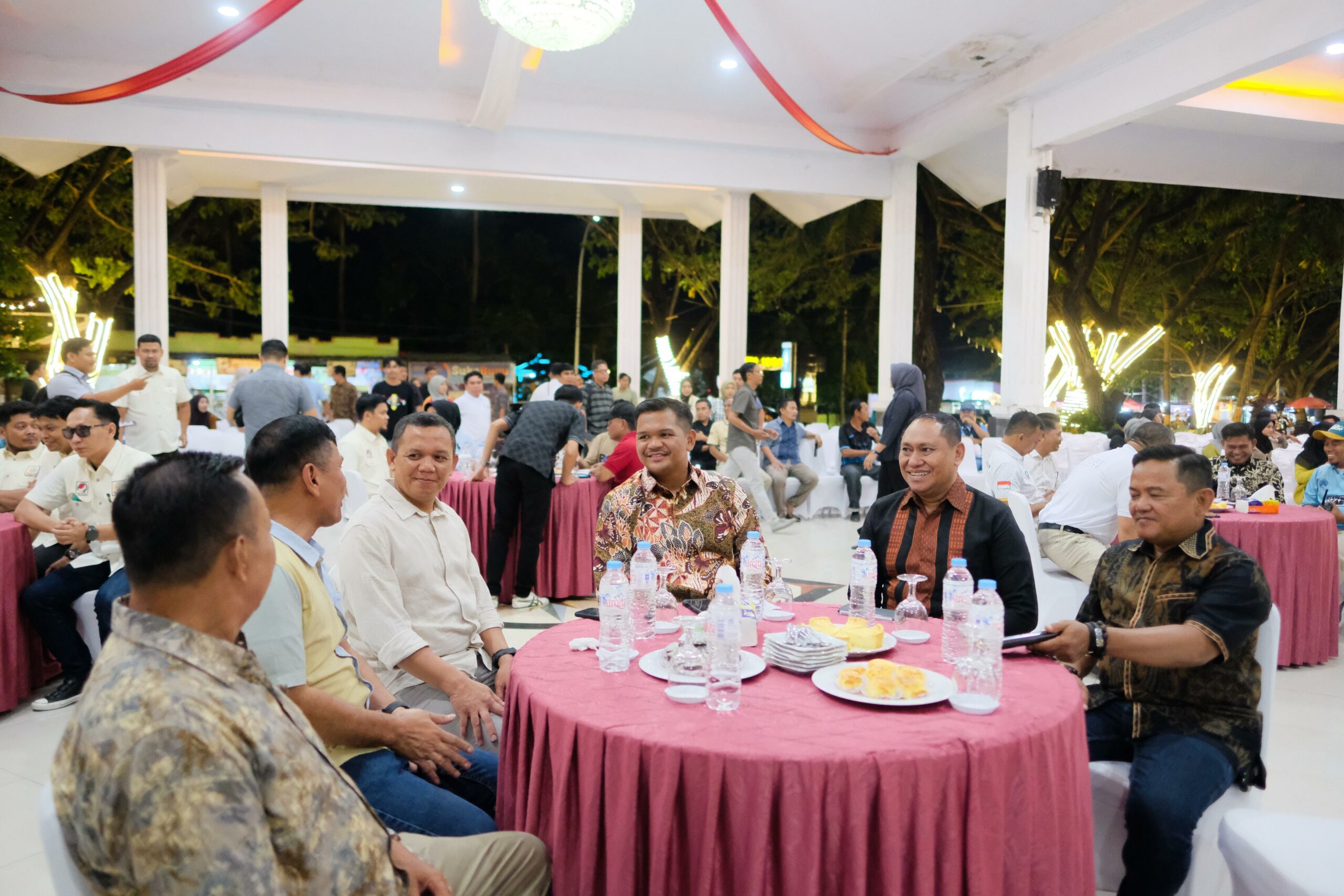 Bupati Bantaeng, Uji Nurdin Saat Menghadiri Welcome Dinner Dalam Rangka Menyambut Atlet Petanque Se-Sulawesi Selatan Pada PORPROV XVII 2025 di Tribun Pantai Seruni, Selasa (30/9/2025).