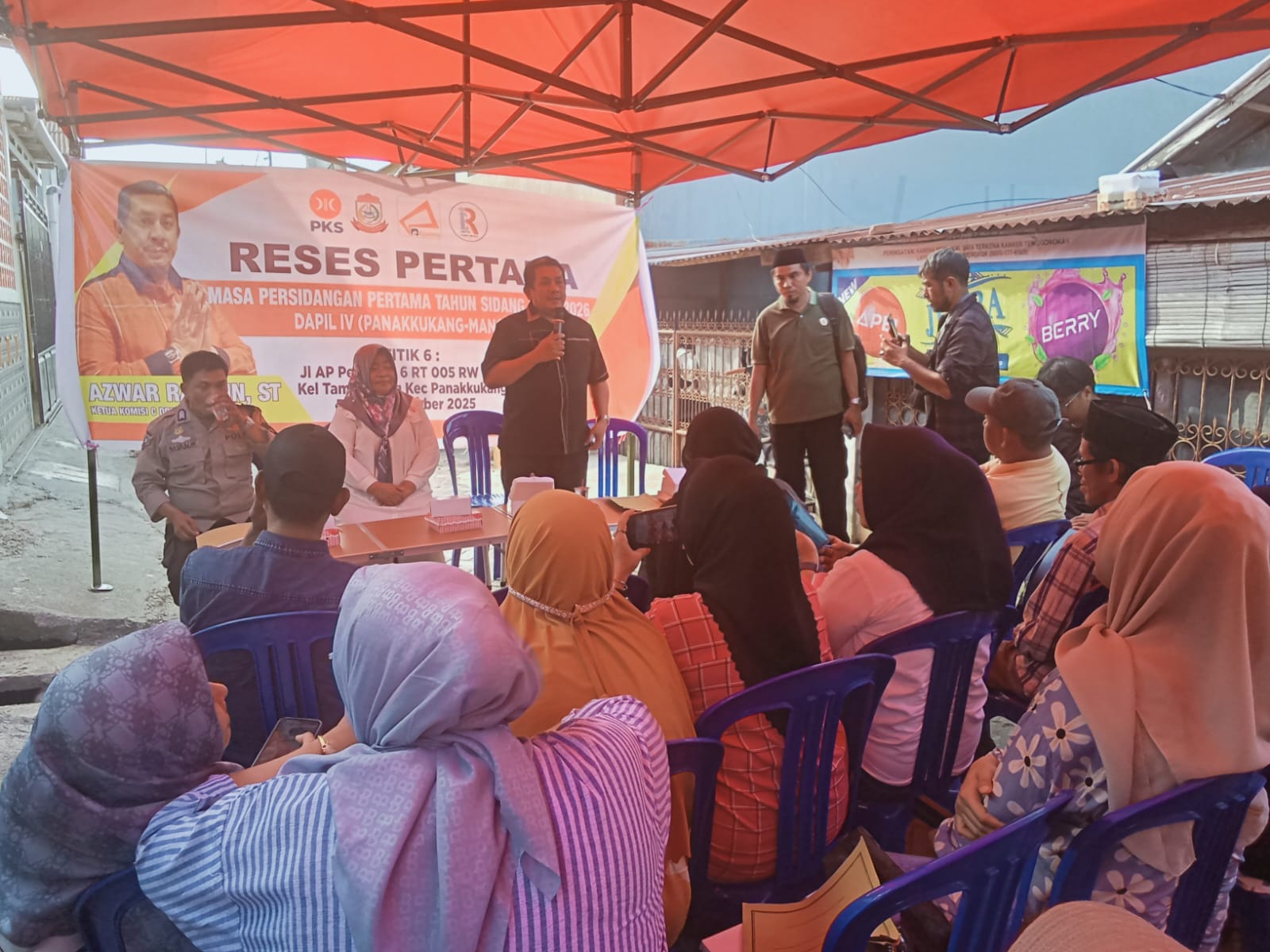 Legislator DPRD Kota Makassar dari Fraksi PKS, Azwar Rasmin, S.ST, Melaksanakan Reses Masa Persidangan Pertama Tahun Sidang 2025/2026, di Jalan A.P. Pettarani 6, RT 005/RW 003, Kelurahan Tamamaung, Kecamatan Panakkukang, Rabu (15/10/2025) sore.