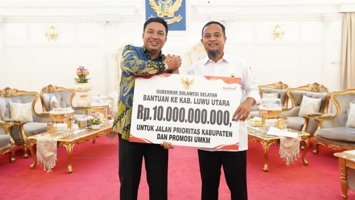 Dorong Pembangunan Seko, Gubernur Sulsel Serahkan Bantuan Rp10 Miliar ke Luwu Utara