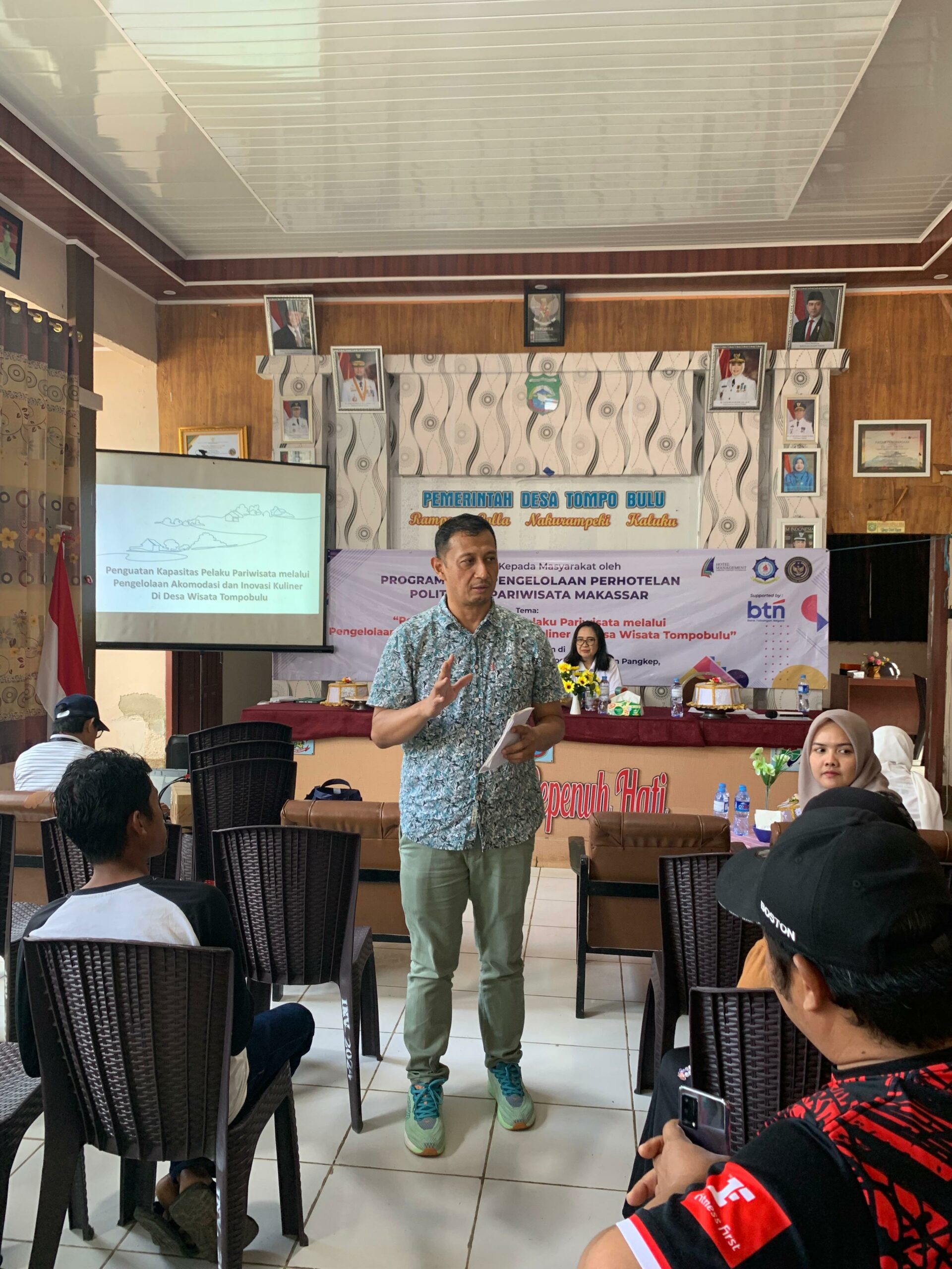 Mahasiswa Poltekpar Makassar Perkuat Kapasitas Pelaku Pariwisata Desa Tompobulu