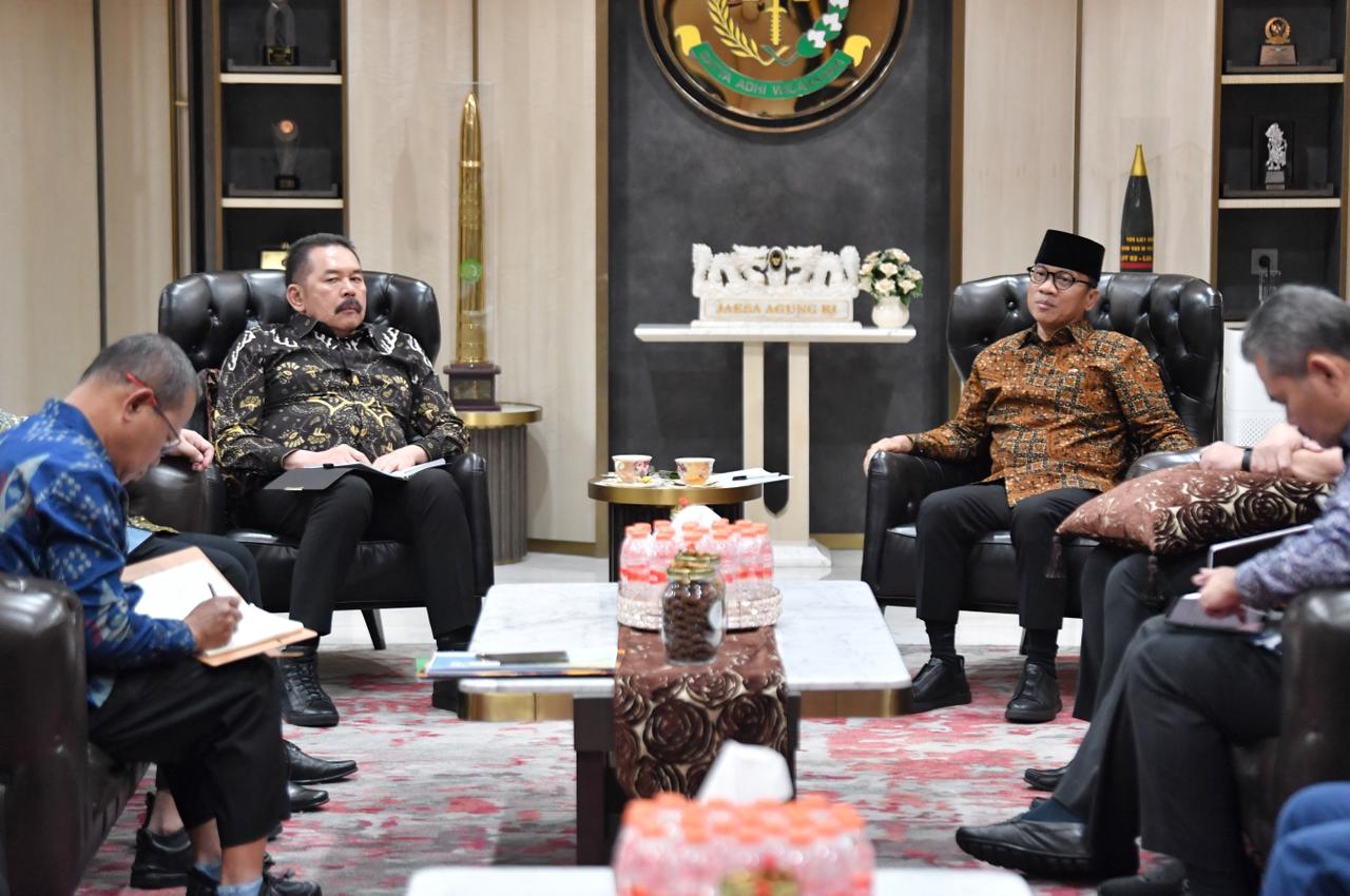 Mendes PDT, Yandri Susanto, Saat Menemui Jaksa Agung, ST Burhanuddin