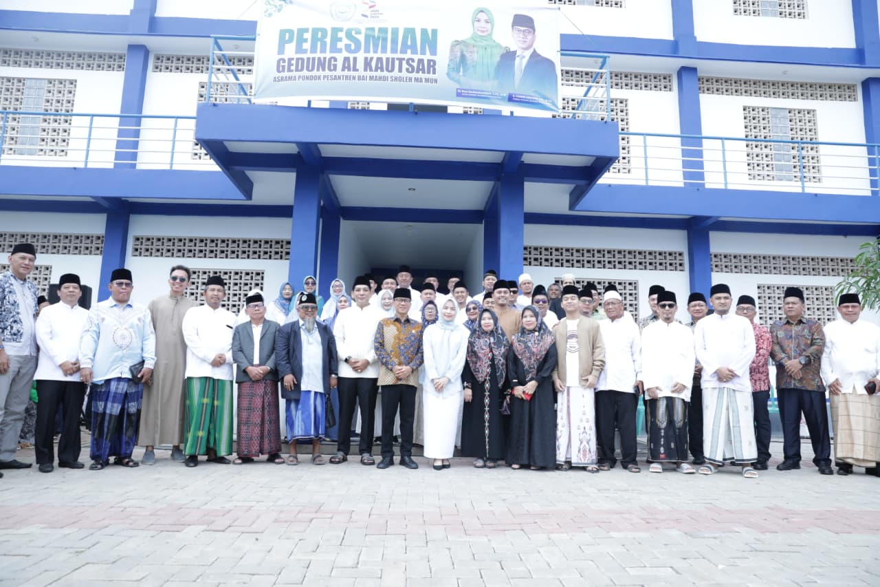 Mendes Yandri Saat Menghadiri Peremsian Gedung Al Kautsar di Ponpes BAI Mahdi Sholeh Ma'Mun