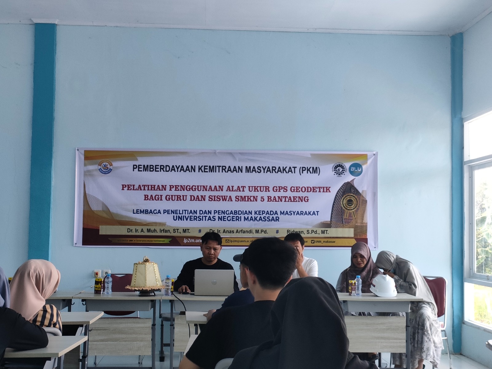 Pelatihan Penggunaan Alat Ukur GPS Geodetik Bagi Guru dan Siswa SMKN 5 Bantaeng