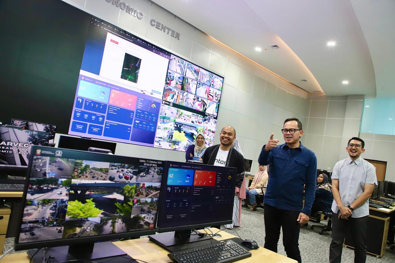 Wamendagri, Bima Arya Sugiarto, Saat Mengunjungi Command Center Kota Makassar