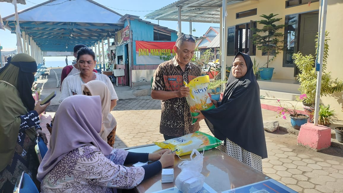 DKP Makassar Gelar Gerakan Pangan Murah di Pulau Barrang Lompo