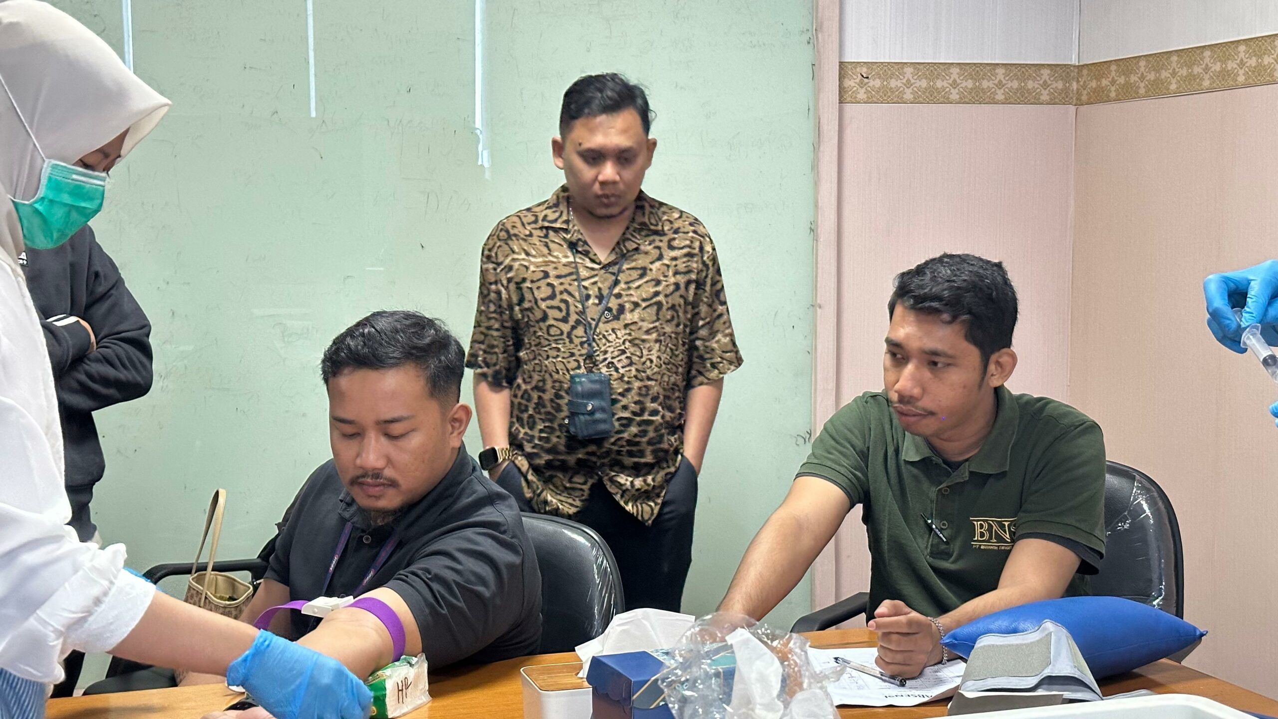 BNS Gandeng Klinik Pratama Bosowa Gelar Injeksi Vitamin bagi Karyawan