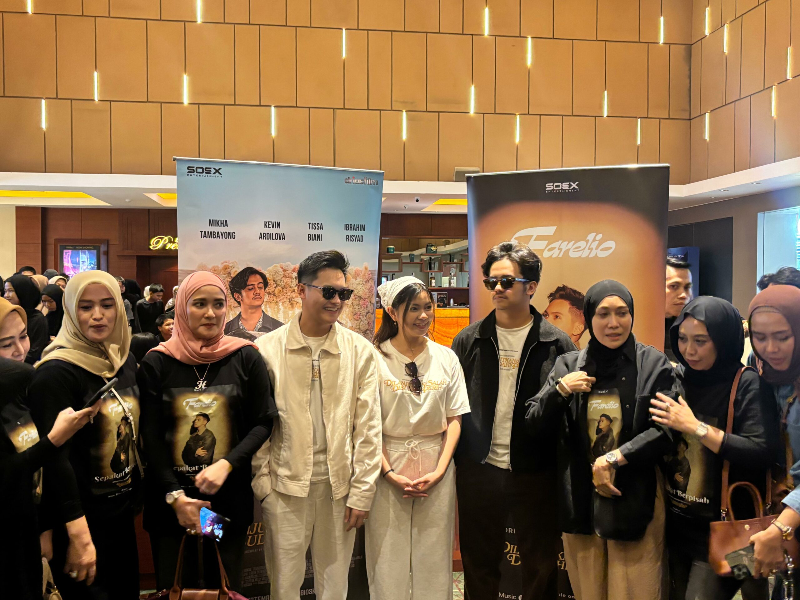 Kevin Ardilova dan Farelio Sapa Penggemar di Makassar Lewat Cinema Visit Film “Dilanjutkan Salah, Disudahi Perih”