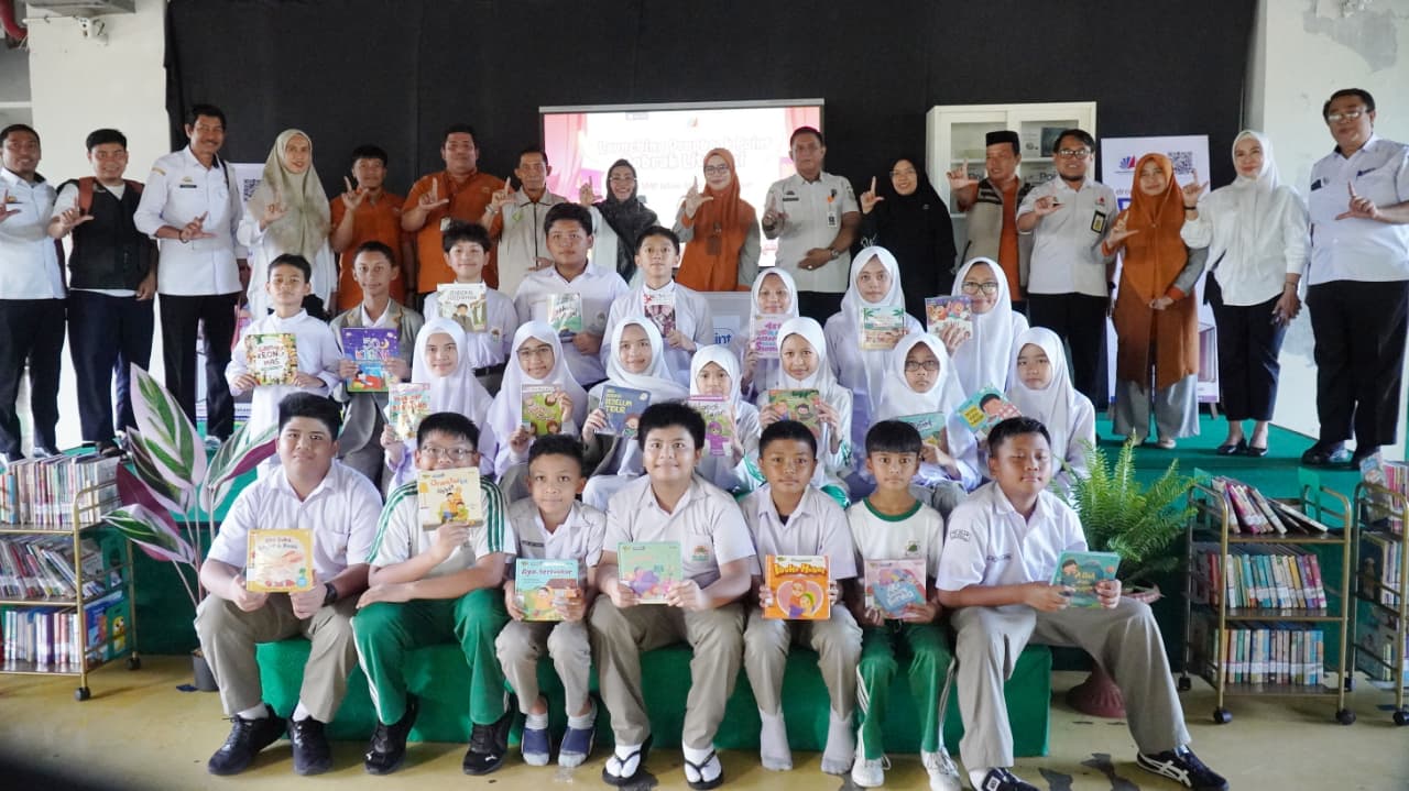 Sekolah Islam Athirah Dukung Program Literasi Kota Makassar Lewat Donasi Buku