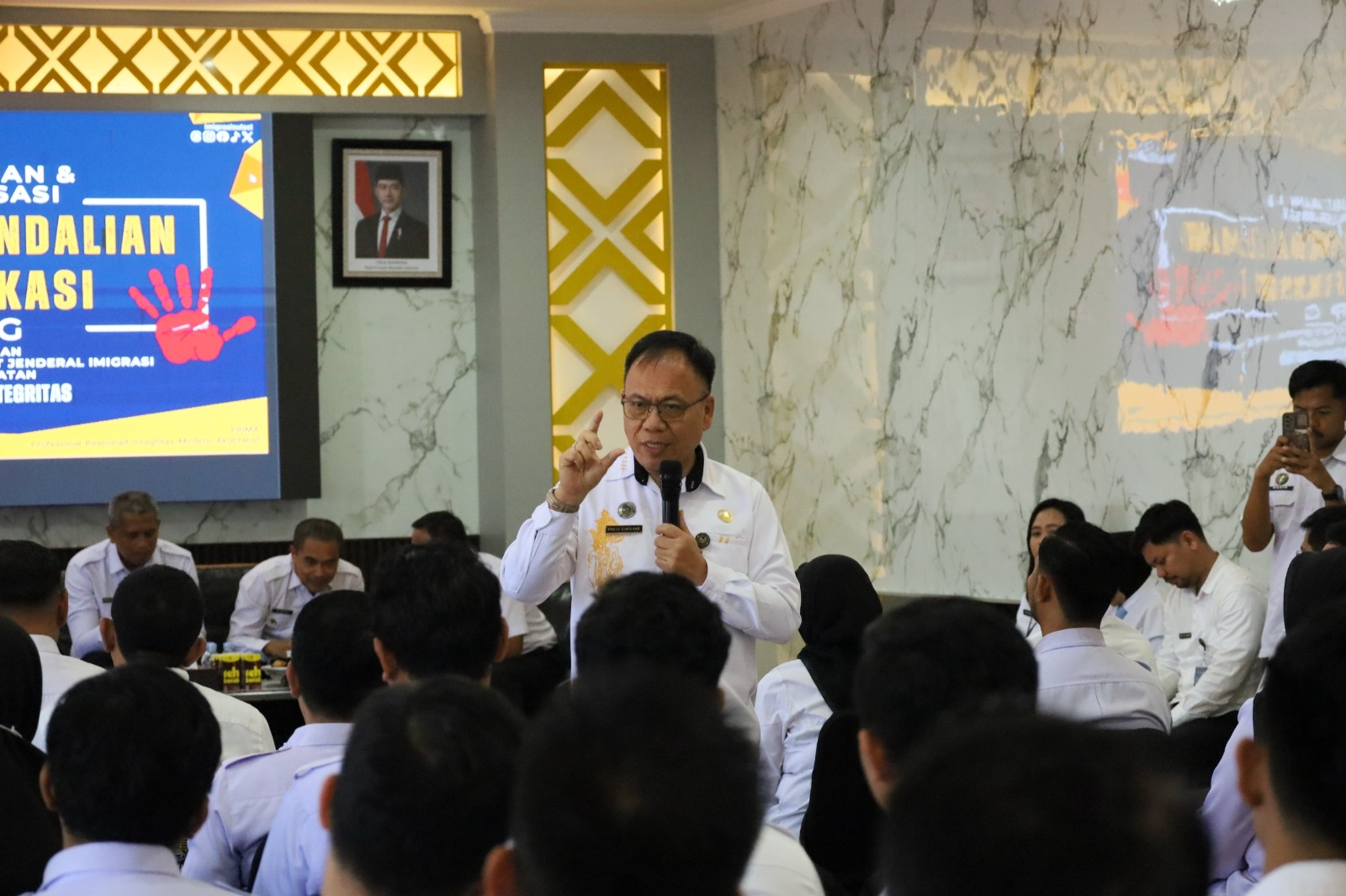Kakanwil Imigrasi Sulsel Hadirkan Sosialisasi Pengendalian Gratifikasi di Rudenim Makassar