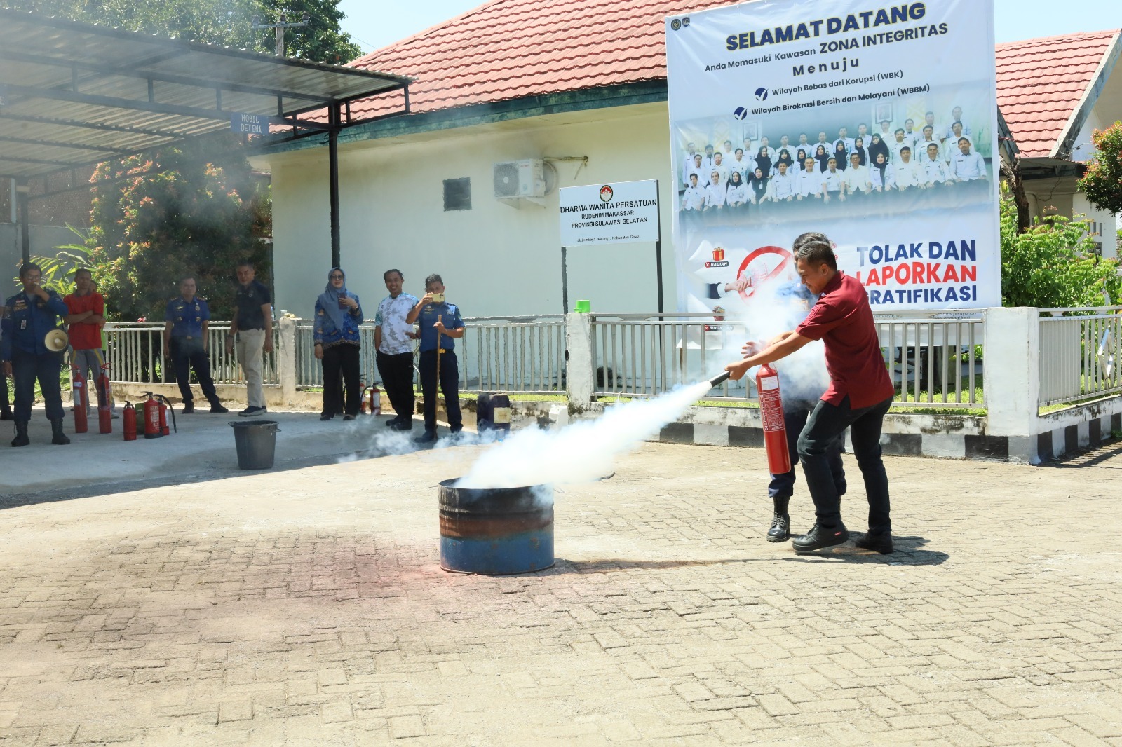 Rudenim Makassar Tingkatkan Kesiapsiagaan Petugas Lewat Pelatihan APAR dan Manajemen Keselamatan Gedung