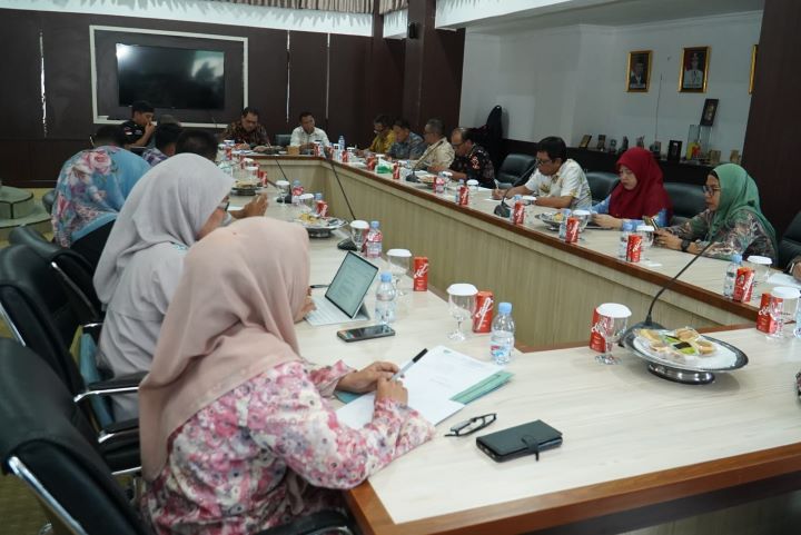 Pemerintah Kabupaten (Pemkab) Maros mulai memperketat pengawasan terhadap aktivitas pertambangan dan truk pengangkut material yang kerap dikeluhkan masyarakat.