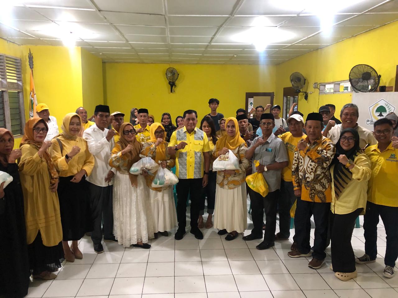 Nurdin Halid Kunjungi Dapil, Salurkan 8 Ribu Sembako dan 20 Paket Umrah
