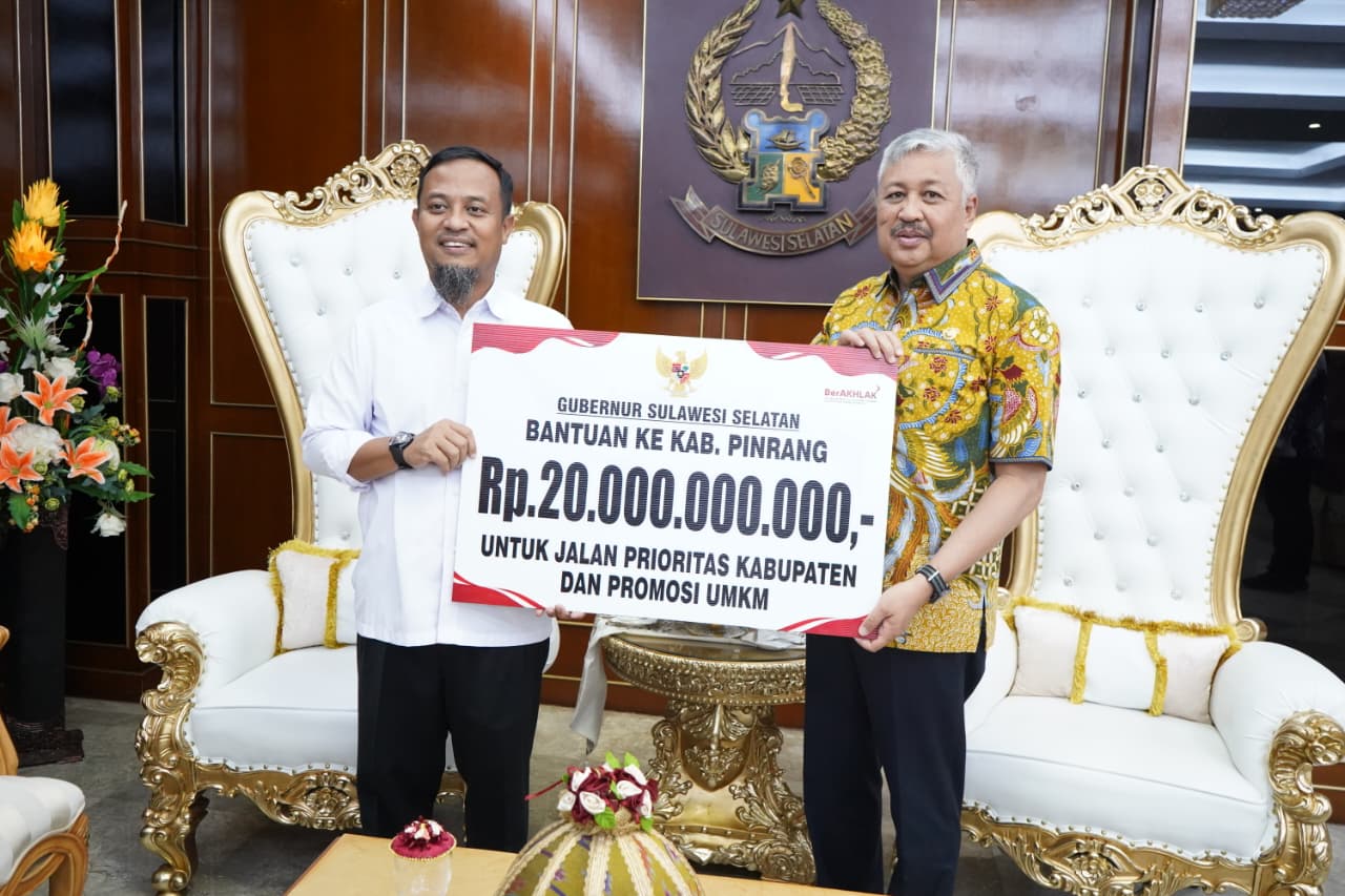 Gubernur Sulsel Serahkan Bantuan Infrastruktur dan UMKM untuk Pinrang