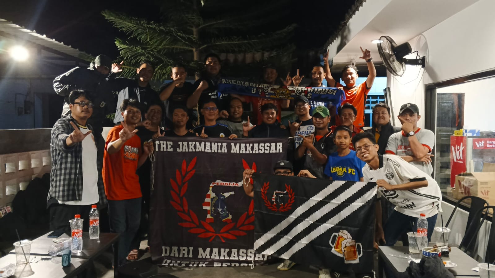 Jakmania Makassar dan Aremania Gelar Nobar, Tunjukkan Persaudaraan Antar-Suporter di Makassar