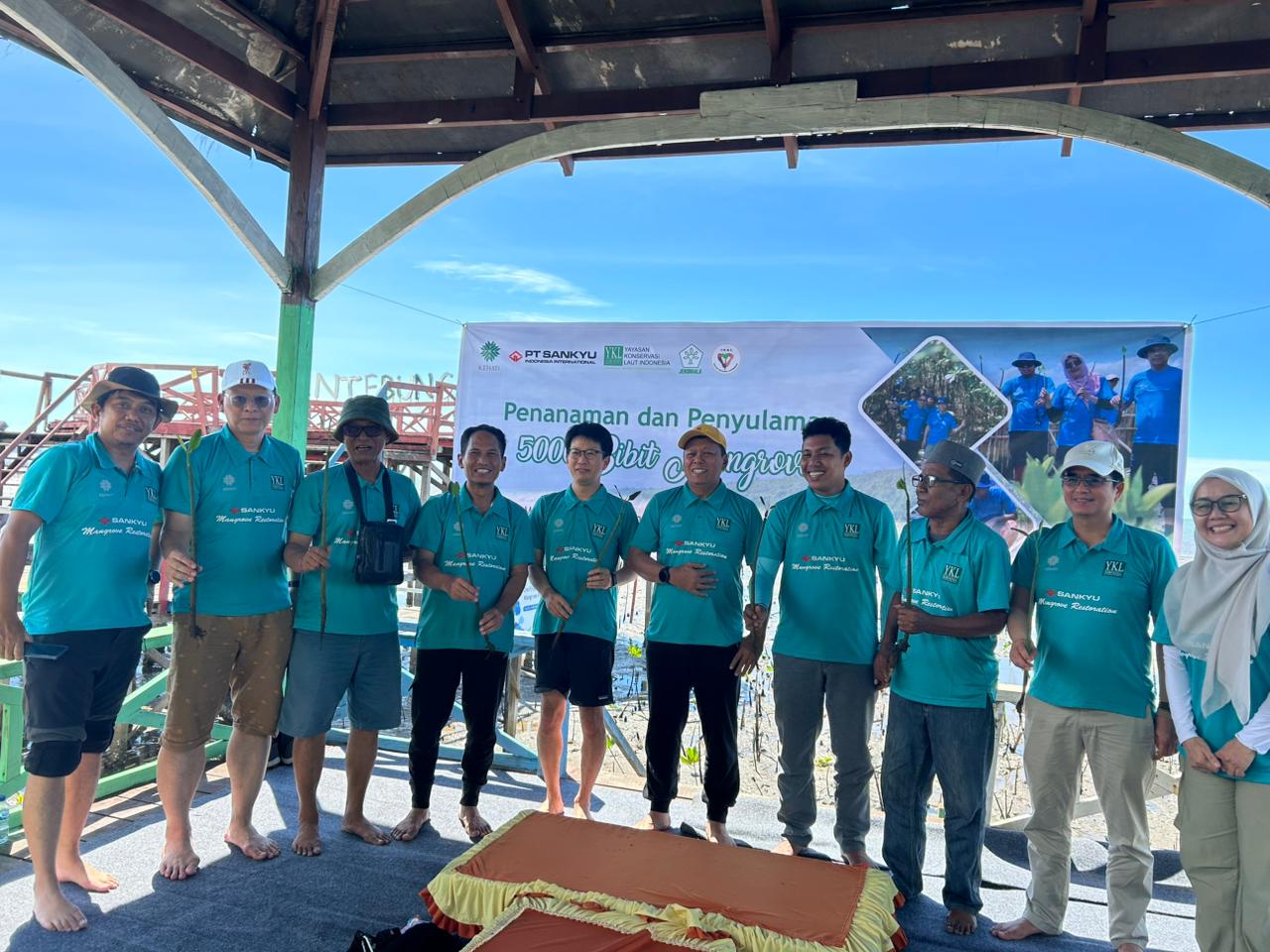 PT Sankyu Bersama KEHATI dan YKL Tanam 5 000 Bibit Mangrove di Lantebung