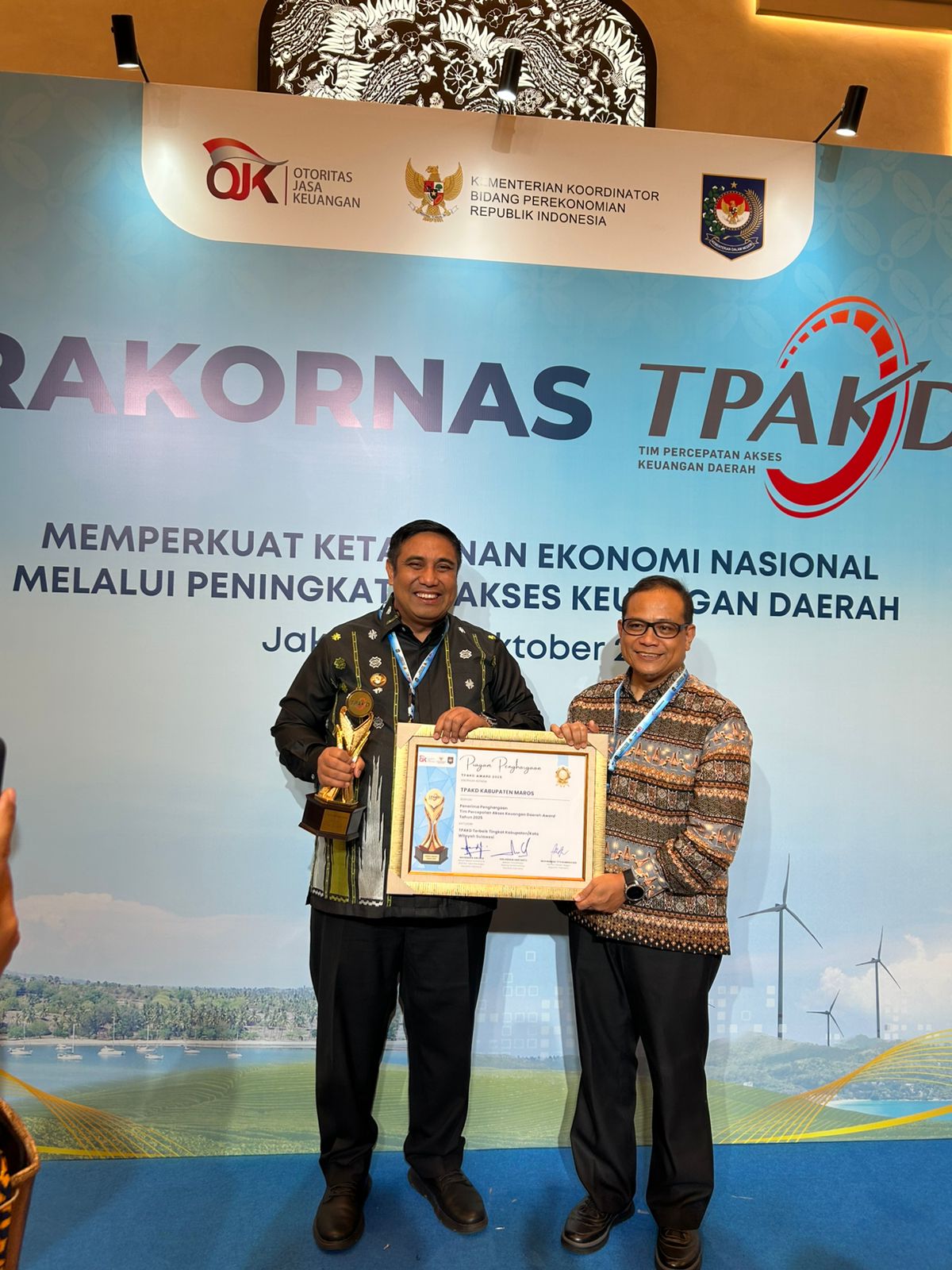 Pemkab Maros Raih Penghargaan TPAKD Award 2025