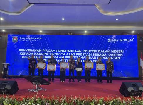Pemkab Maros Raih Tiga Penghargaan Nasional Dalam Satu Hari