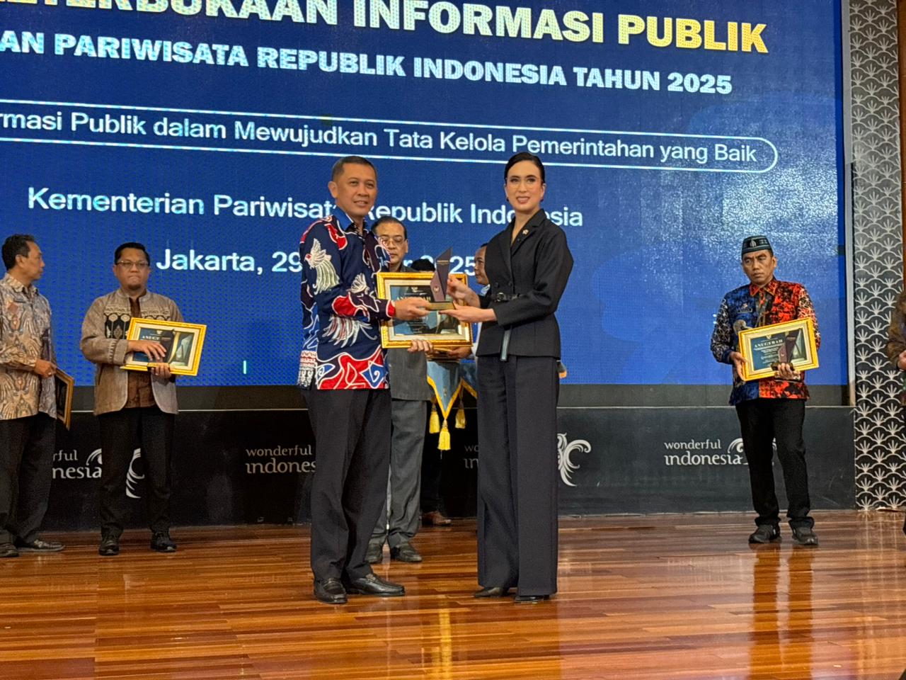 Poltekpar Makassar Raih Predikat Informatif dalam Keterbukaan Informasi Publik 2025