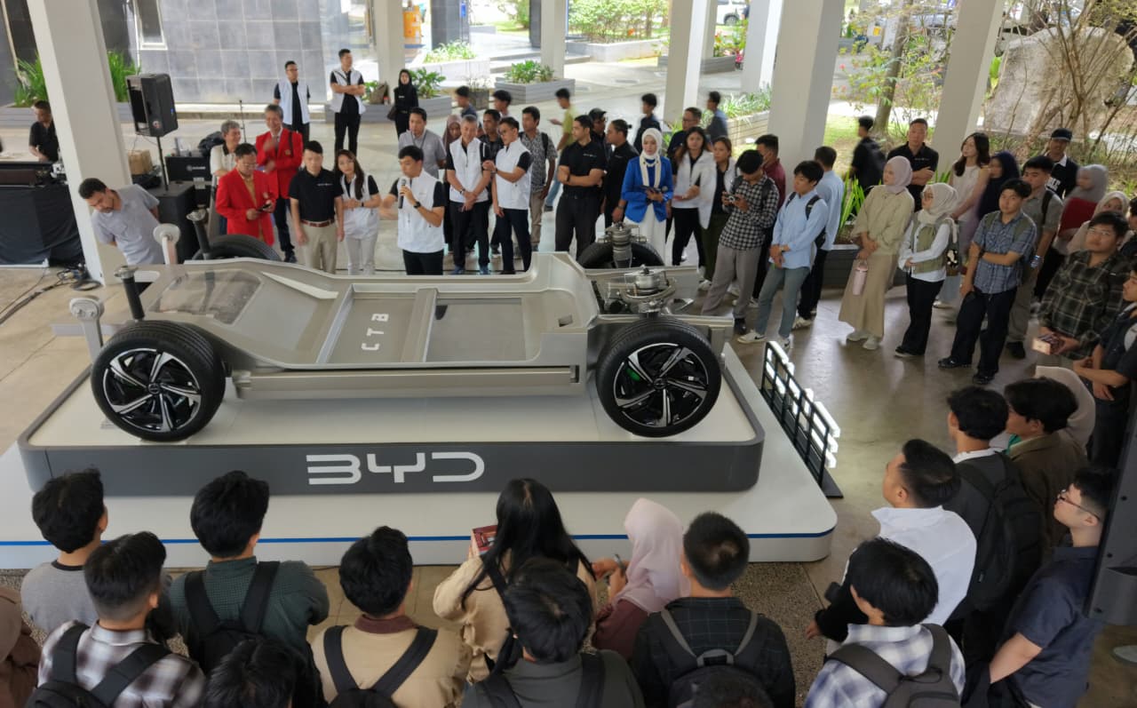 BYD Edukasi Mahasiswa Unhas Soal Mobilitas Hijau Lewat Technology Roadshow