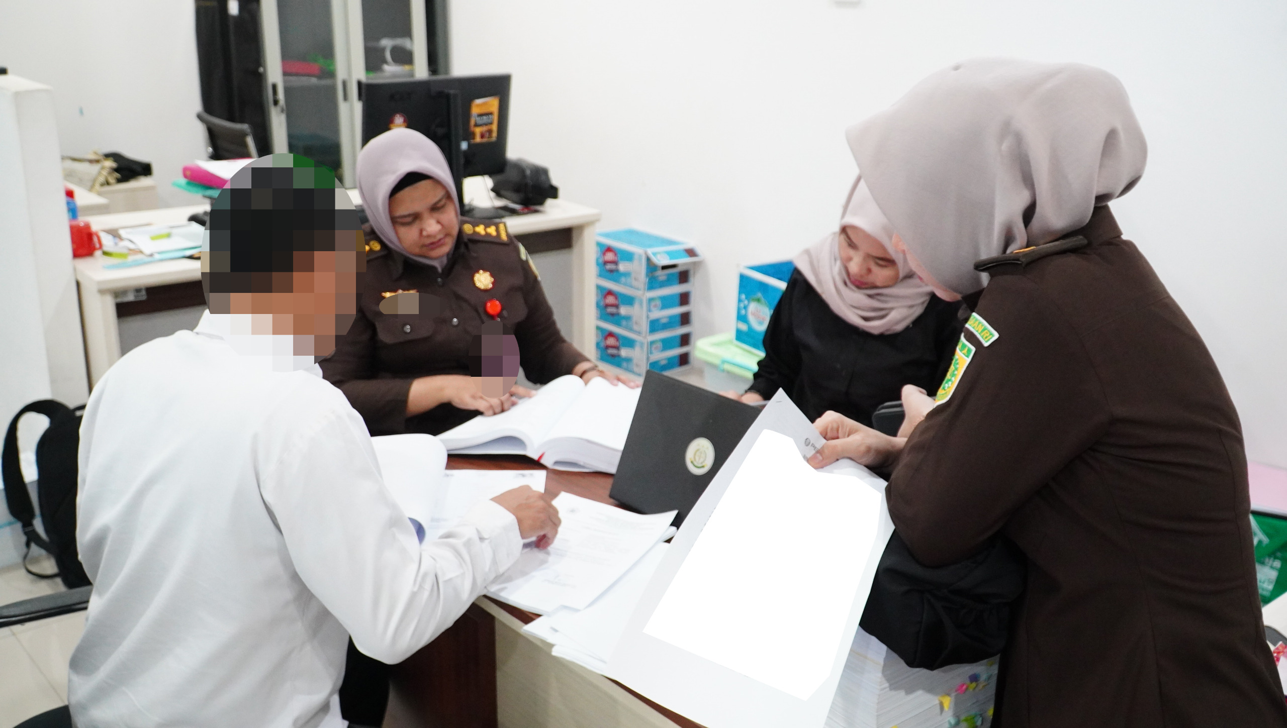 Diduga Gelapkan Pajak Rp1,8 Milliar, DJP Sulselbartra Serahkan Direktur PT GJP ke Kejaksaan
