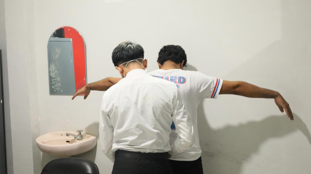 Jadi Buruh dan Ojol hingga Overstay, WNA Pakistan Diserahkan ke Rudenim Makassar untuk Dideportasi