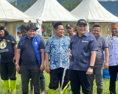 Wakil Bupati Maros, Andi Muetazim Mansyur, Membuka Secara Resmi Pesta Rakyat Seri 2