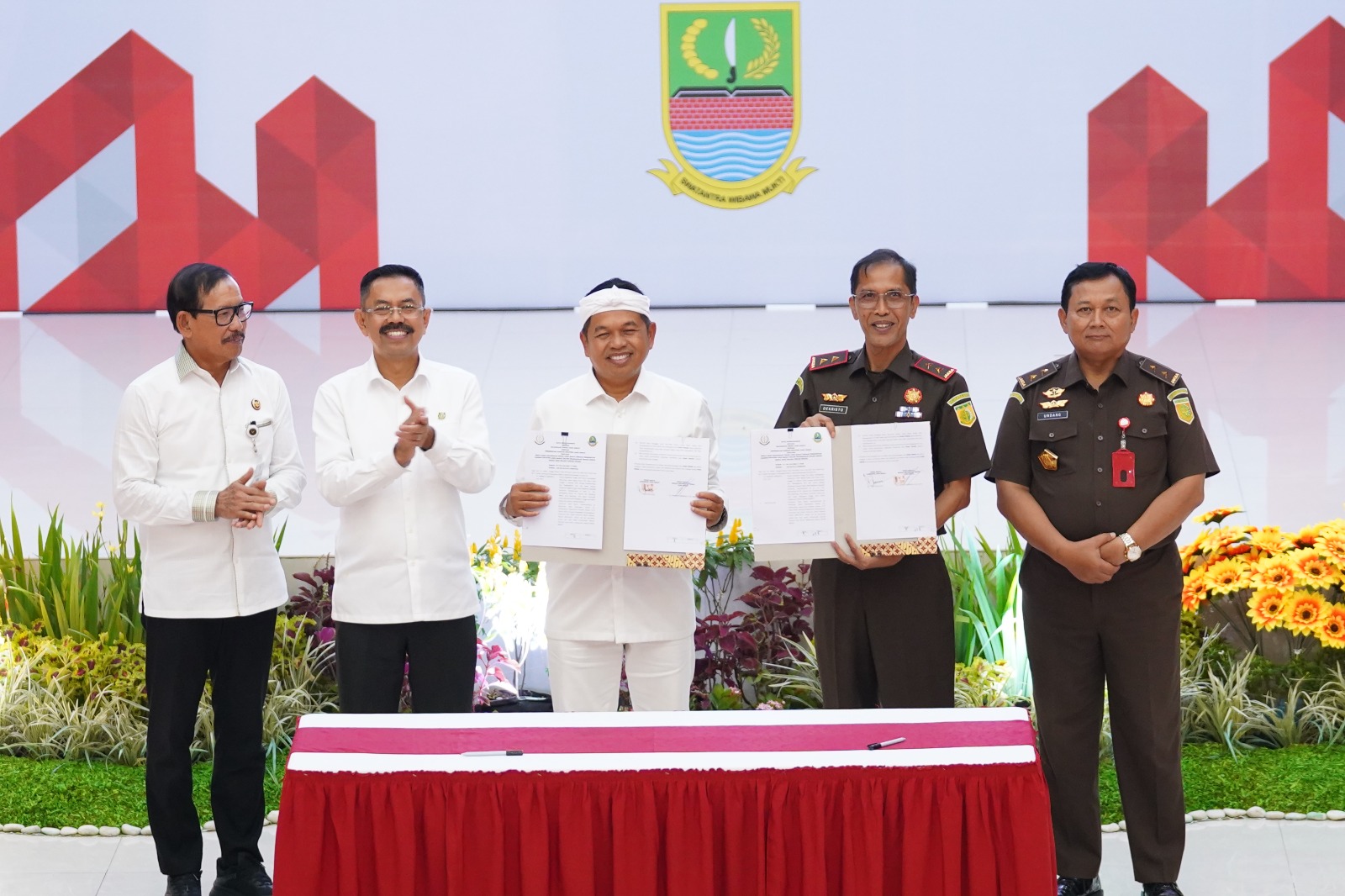 Kejati dan Pemprov Jabar Teken MoU Pelaksanaan Pidana Kerja Sosial, Dorong Penegakan Hukum Berkeadilan