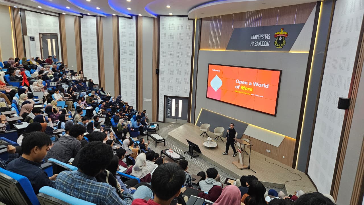 Telkomsel Ajak Mahasiswa Unhas Siap Hadapi Transformasi Digital Lewat Roadshow THRIVE