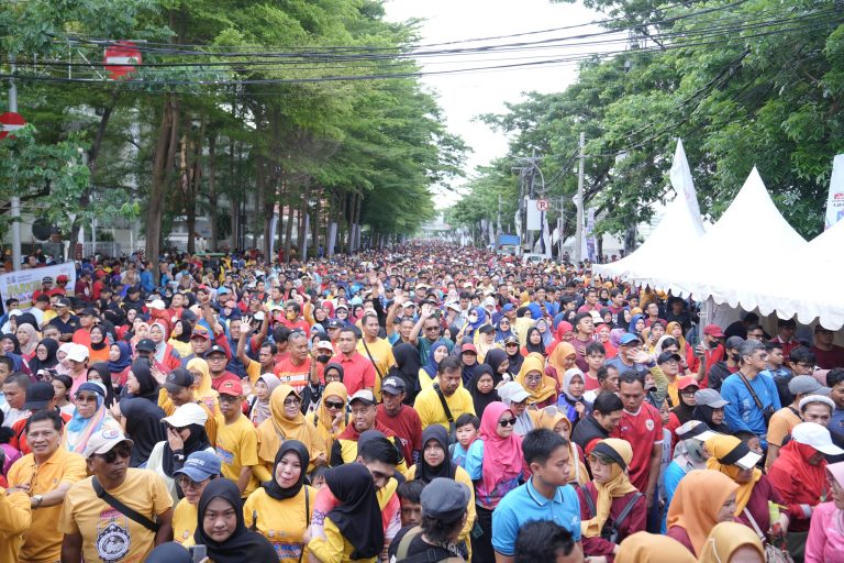 31 Ribu Peserta Padati Anjungan Losari dalam Jalan Sehat HUT Makassar ke-418